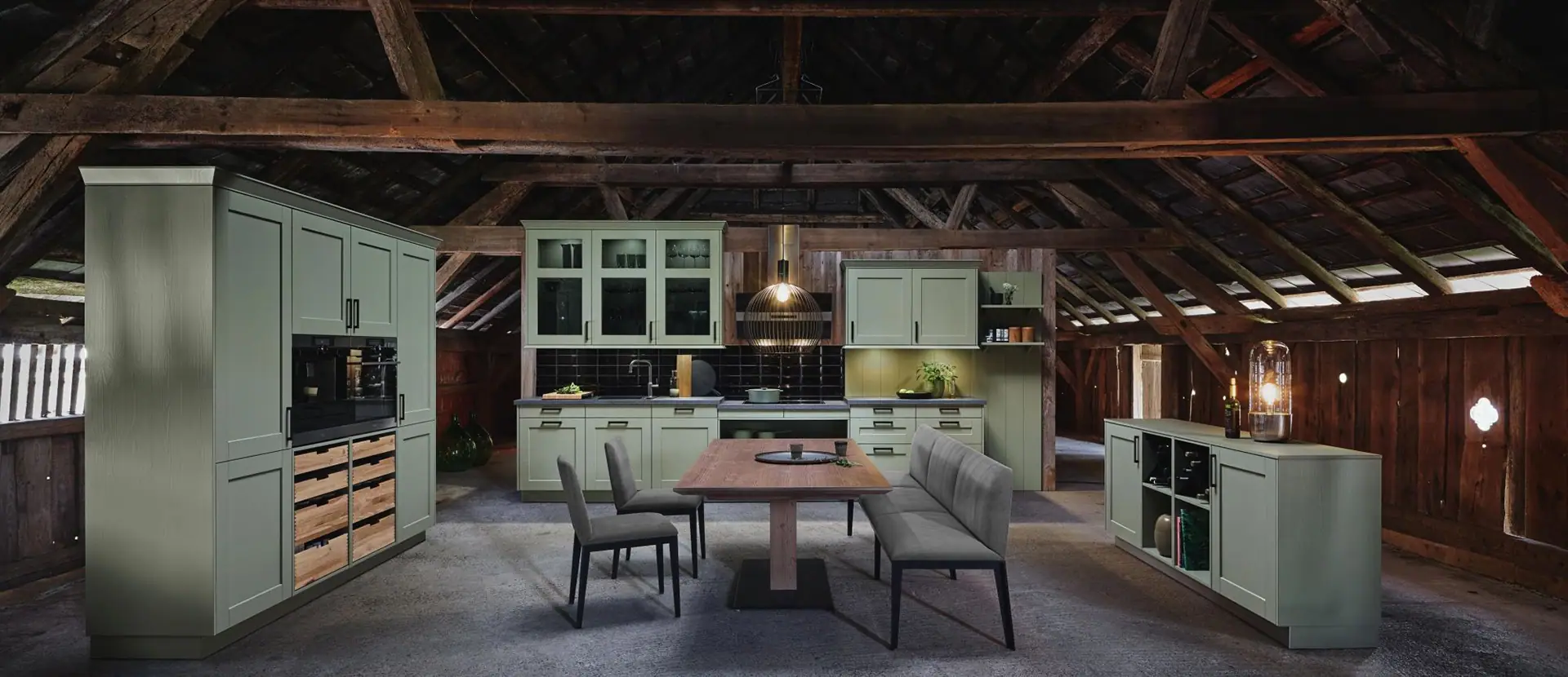 ewe-FM - moderne Kueche mit Olive Farbe Paneelen, Holz Akzenten und Esstisch moderne Kueche mit Olive Farbe Paneelen, Holz Akzenten und Esstisch
