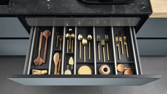 ewe Legrabox AmbiaLine Kunststoff-Besteckschaleneinsatz in schwarz 90 cm Besteckeinsatz für Küchenschublade